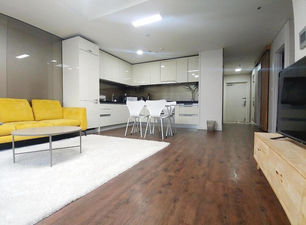 Gangnam 100m 3 Bedrooms 2 Private Bathrooms M Ceo 1 Minute To Coex Fully Furnished 3bdr 2bath Apartment